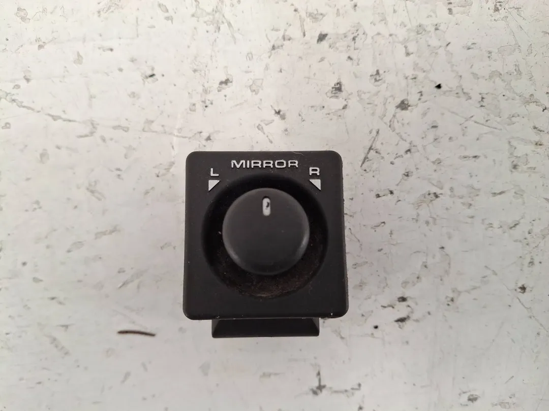 Interruttore regolazione retrovisore esterno Interruttore regolazione retrovisore esterno
