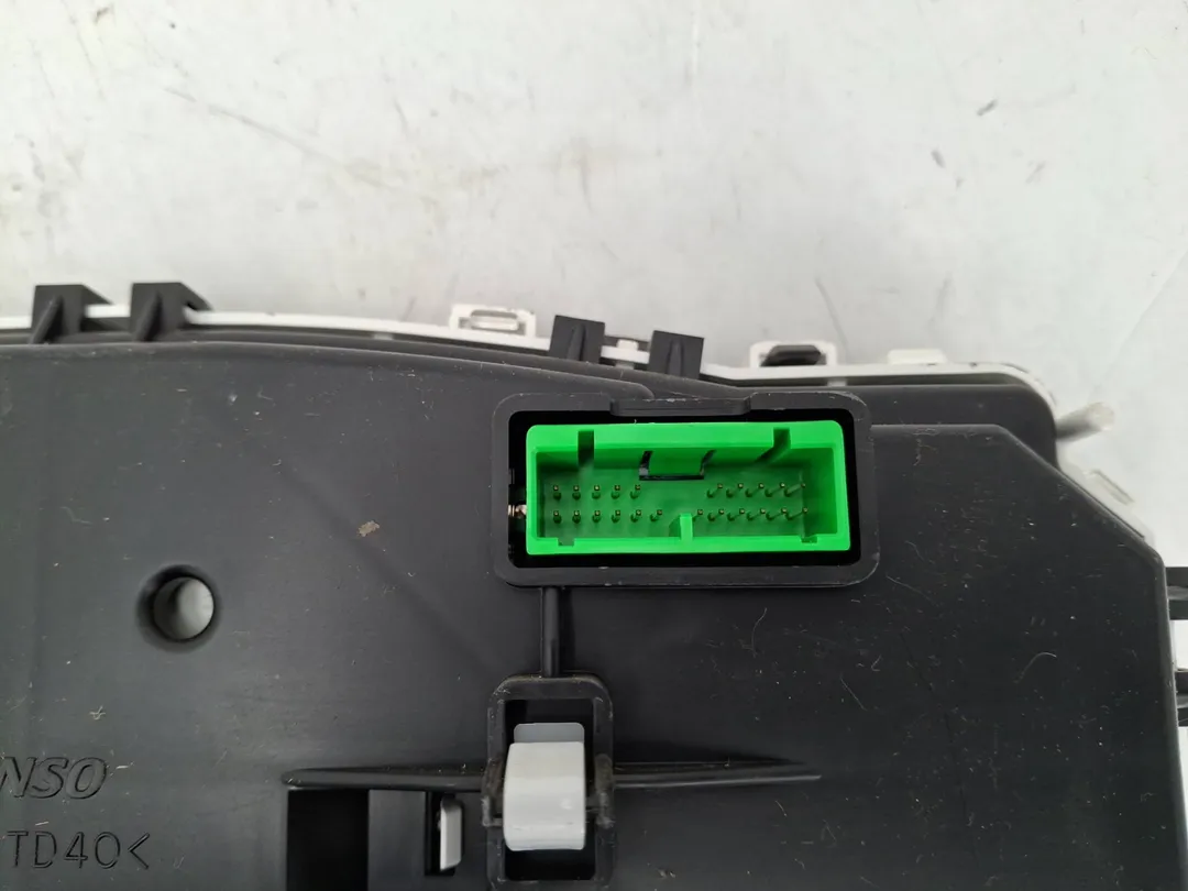 Quadro strumenti contachilometri Quadro strumenti contachilometri