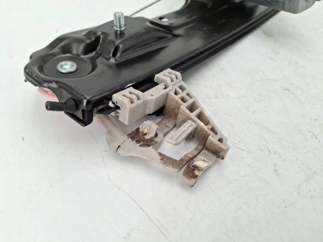 Alzacristallo elettrico porta anteriore con motorino sinistro Alzacristallo elettrico porta anteriore con motorino sinistro