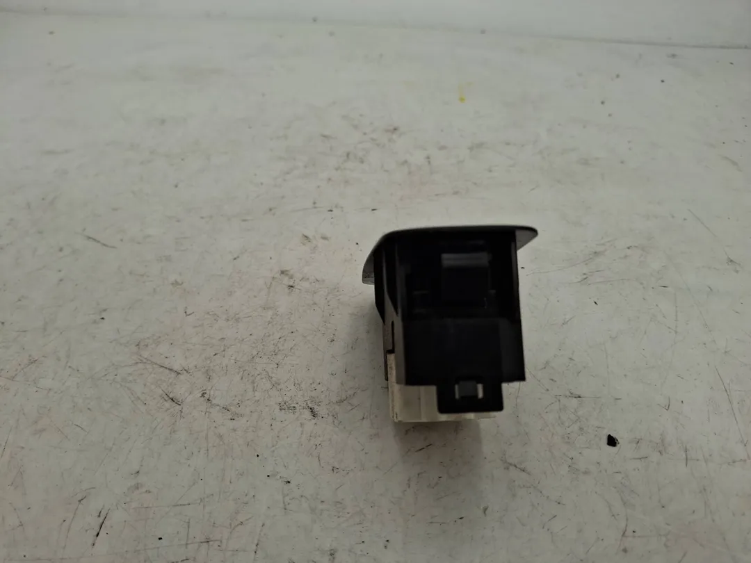 Interruttore alzacristalli porta anteriore sinistro