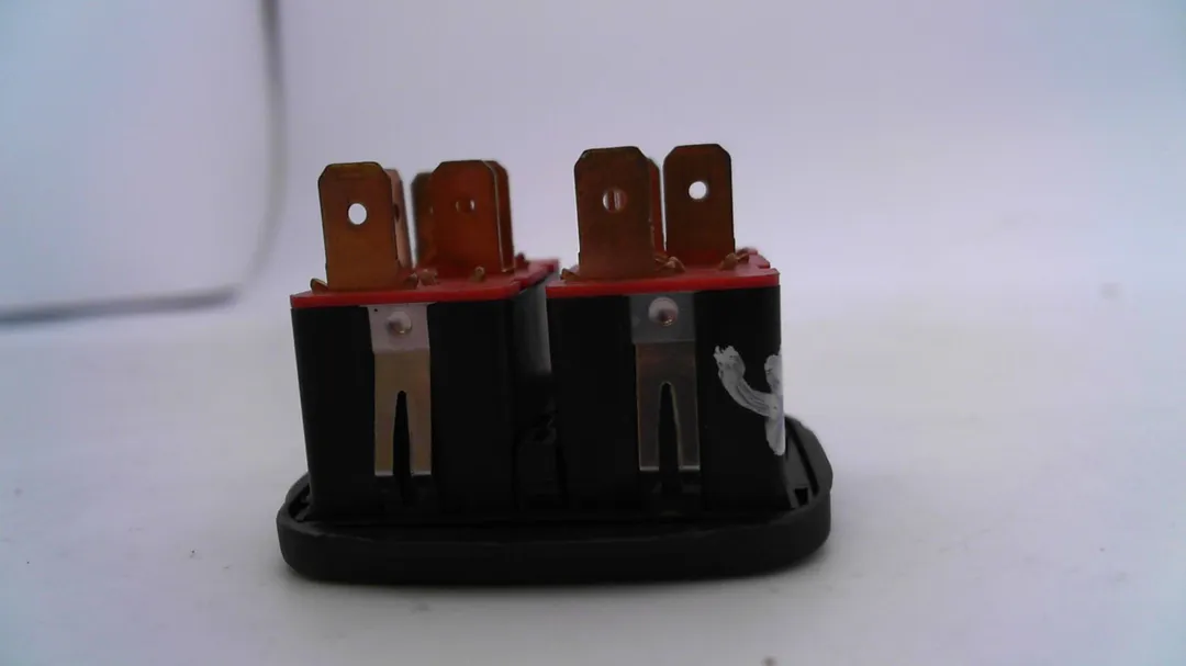 Interruttore alzacristalli porta anteriore sinistro
