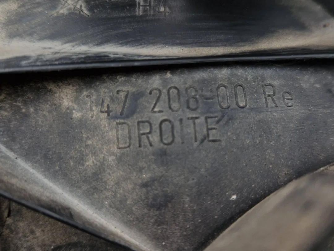 Faro anteriore destro Faro anteriore destro