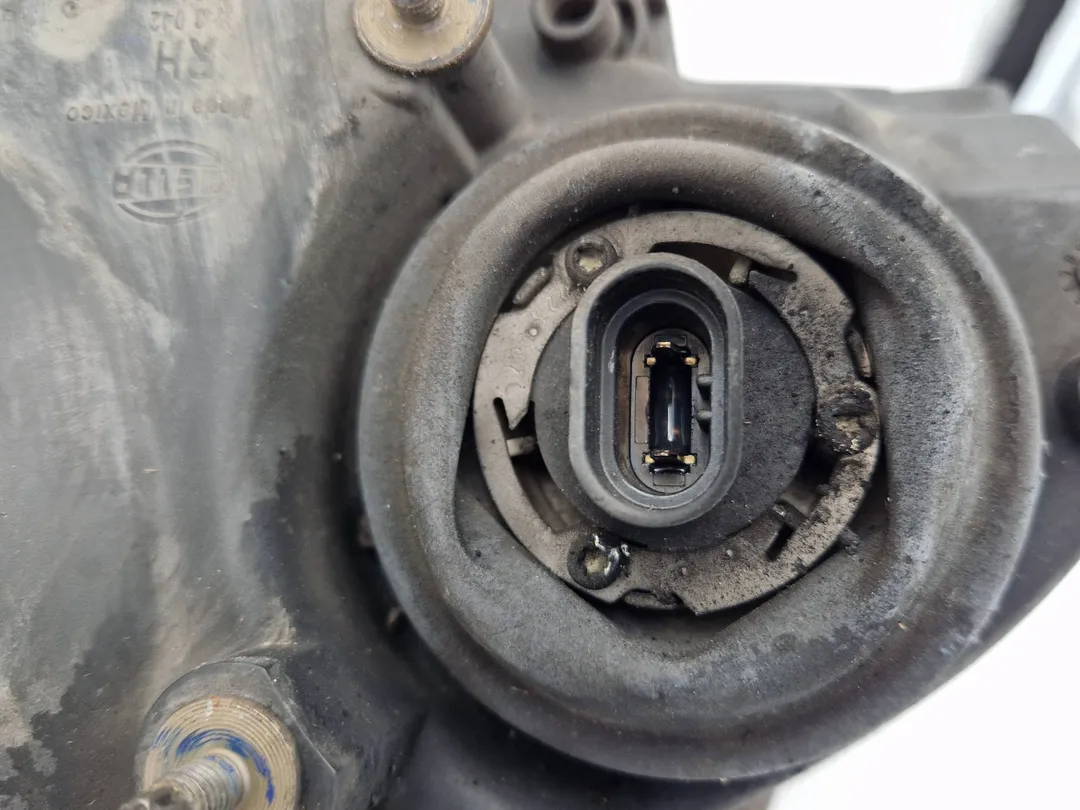 Faro anteriore destro Faro anteriore destro
