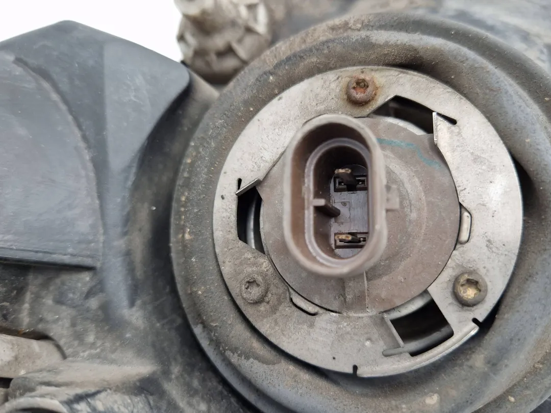 Faro anteriore destro Faro anteriore destro