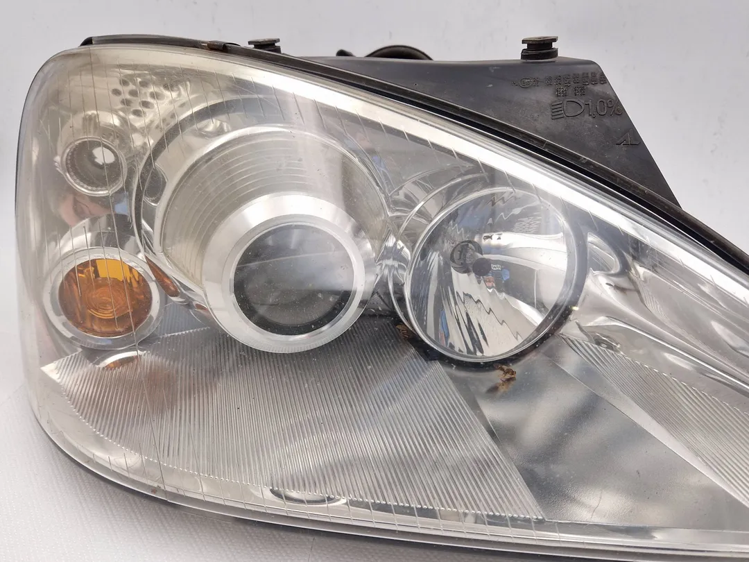 Faro anteriore destro Faro anteriore destro
