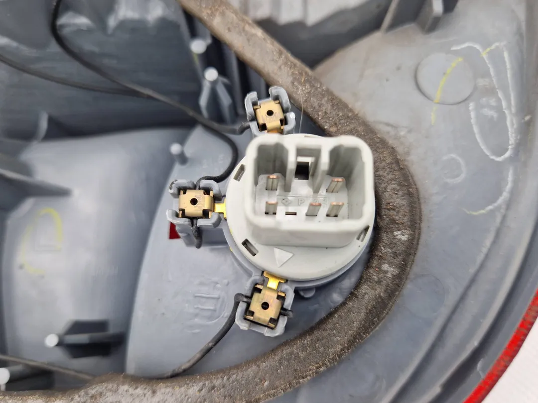 Fanale posteriore sinistro Fanale posteriore sinistro