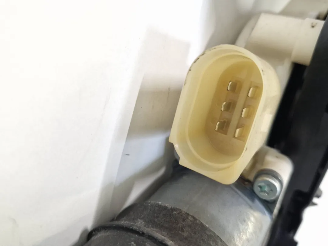 Alzacristallo porta anteriore sinistro Alzacristallo porta anteriore sinistro