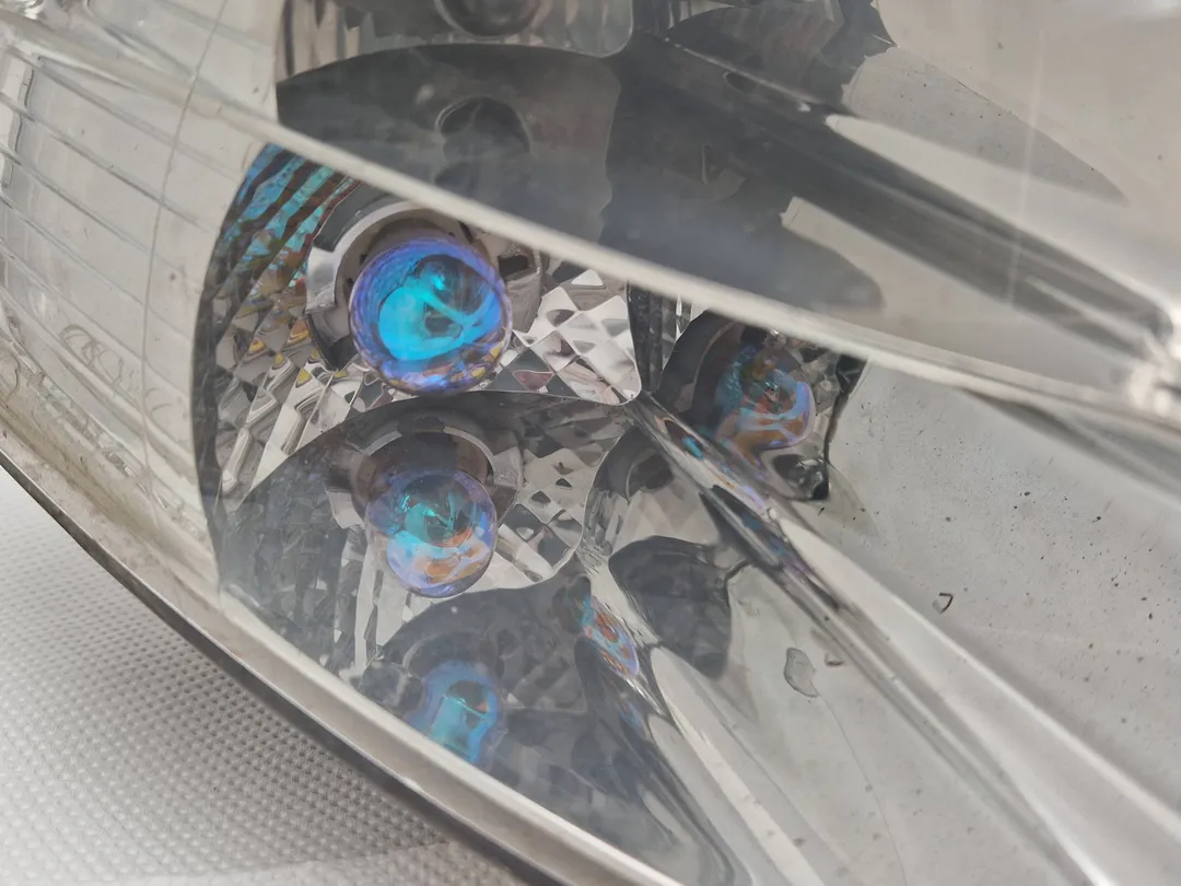 Faro anteriore destro Faro anteriore destro