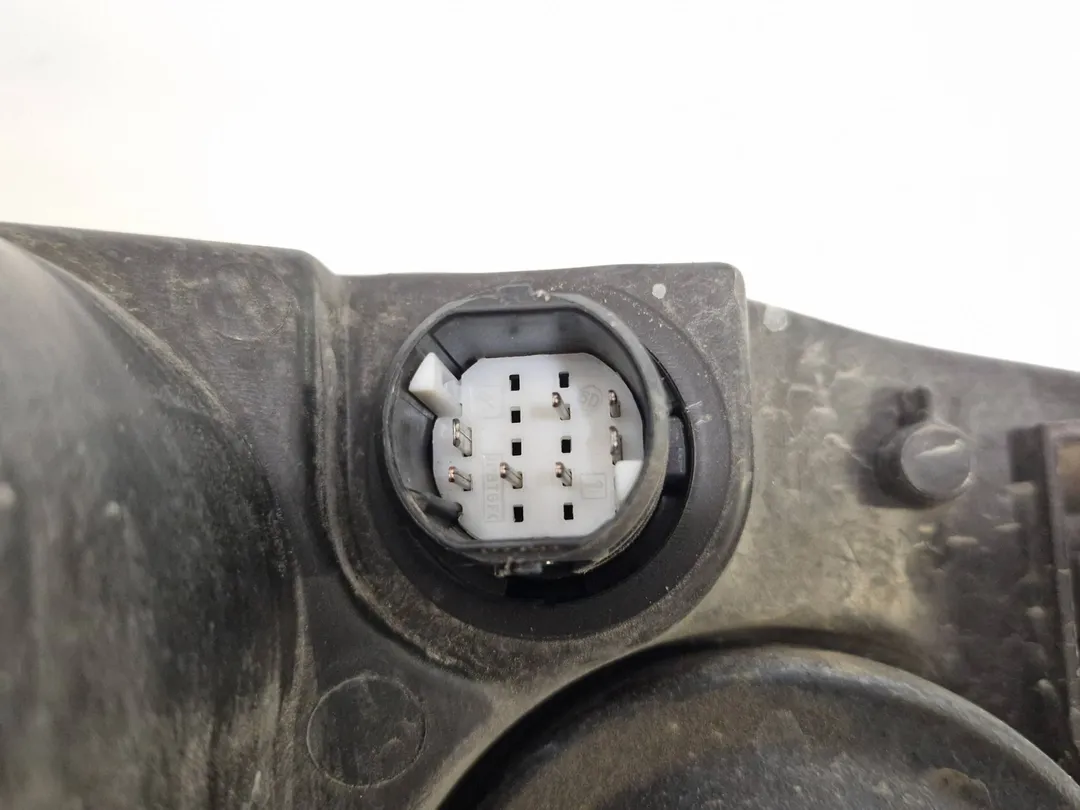 Faro anteriore destro Faro anteriore destro
