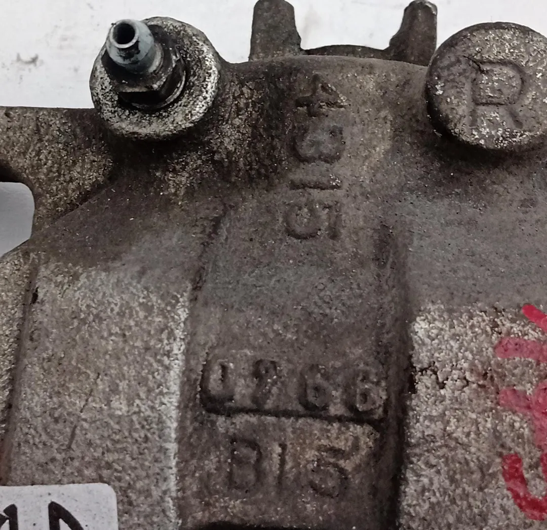 Pinza freno anteriore destro Pinza freno anteriore destro