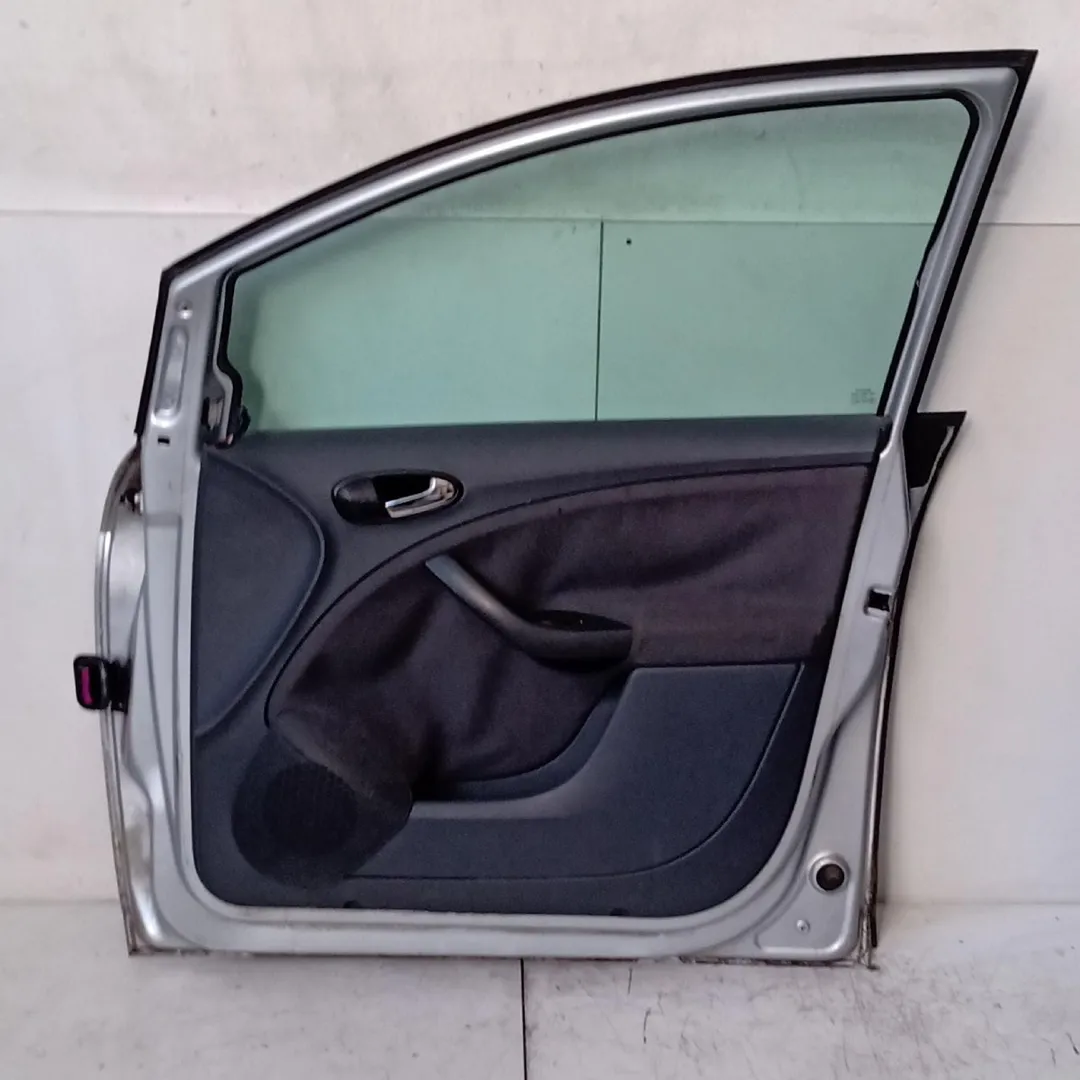 Porta anteriore destro