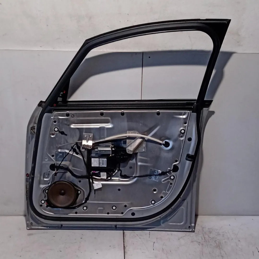 Porta anteriore destro