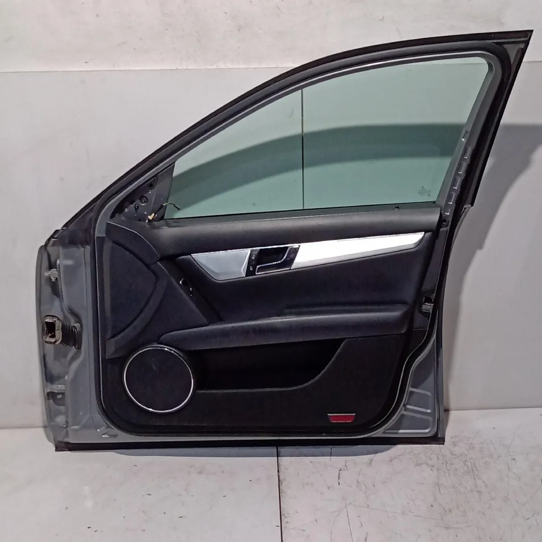 Porta anteriore destro