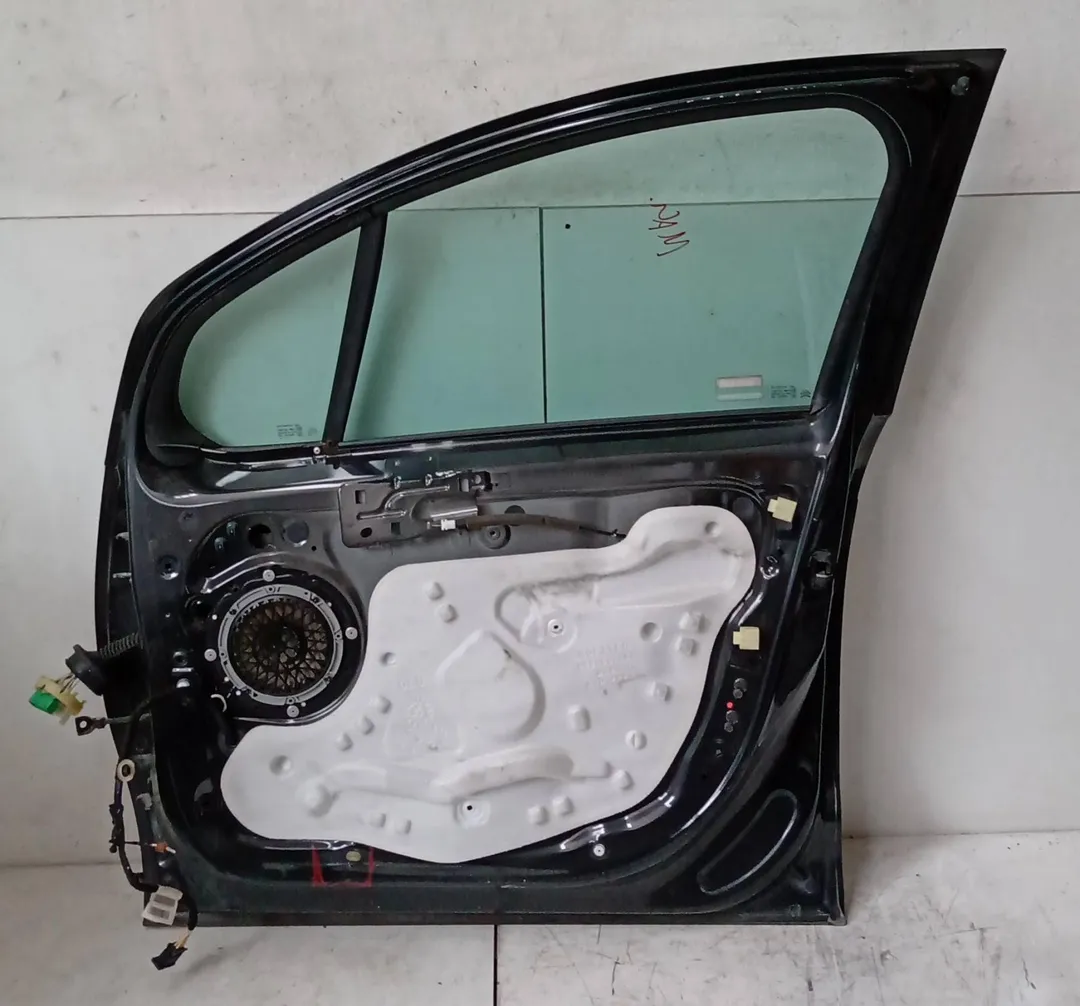Porta anteriore destro