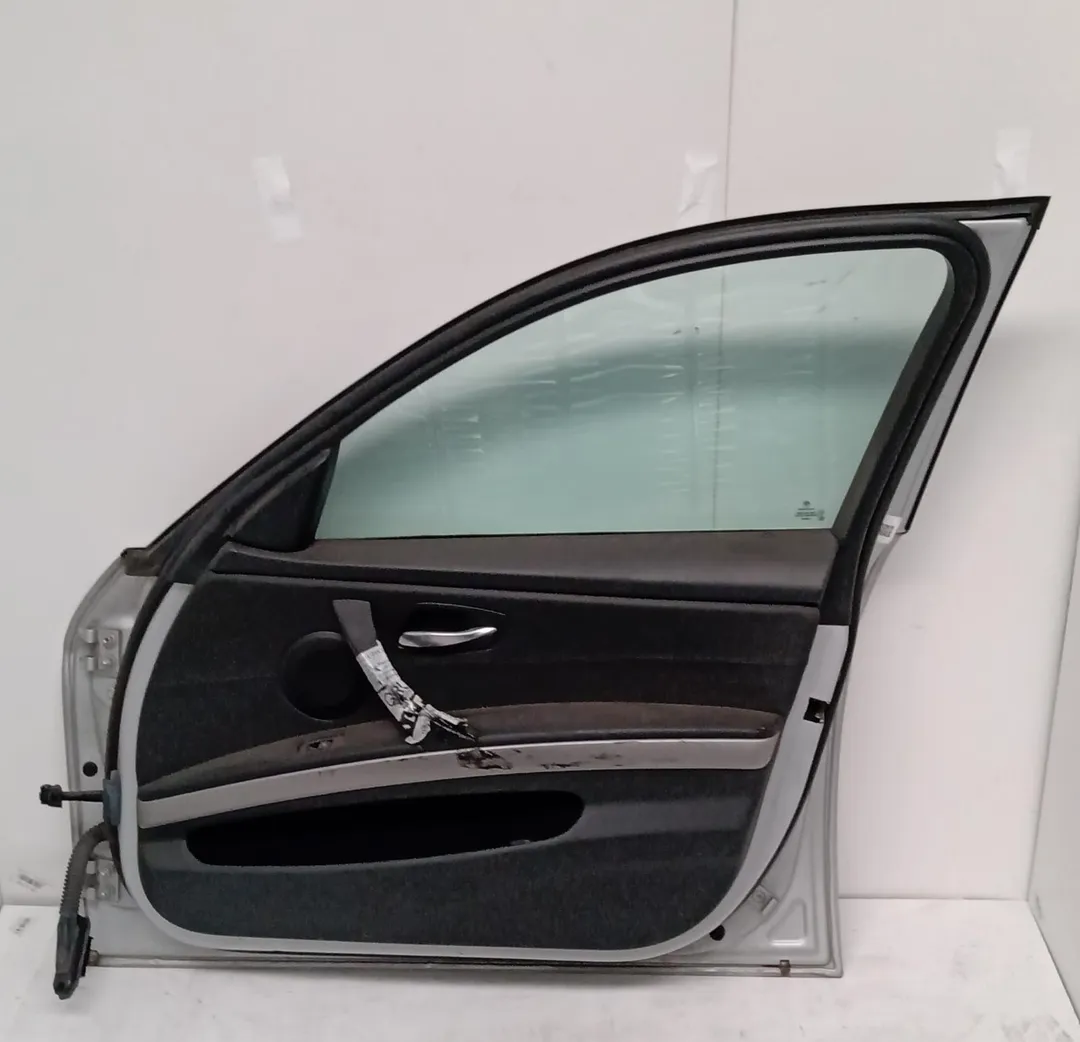 Porta anteriore destro