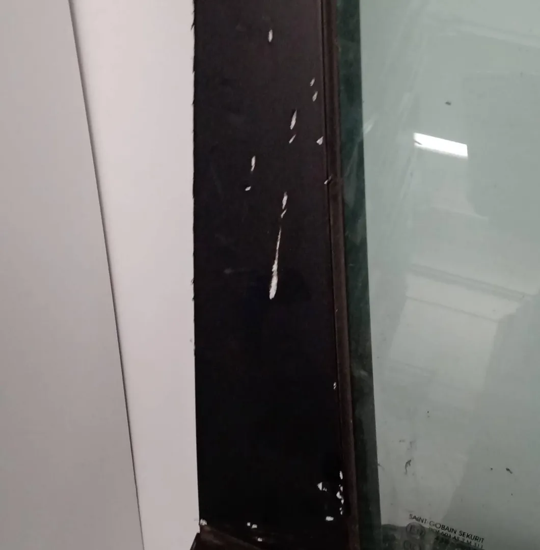 Porta anteriore destro