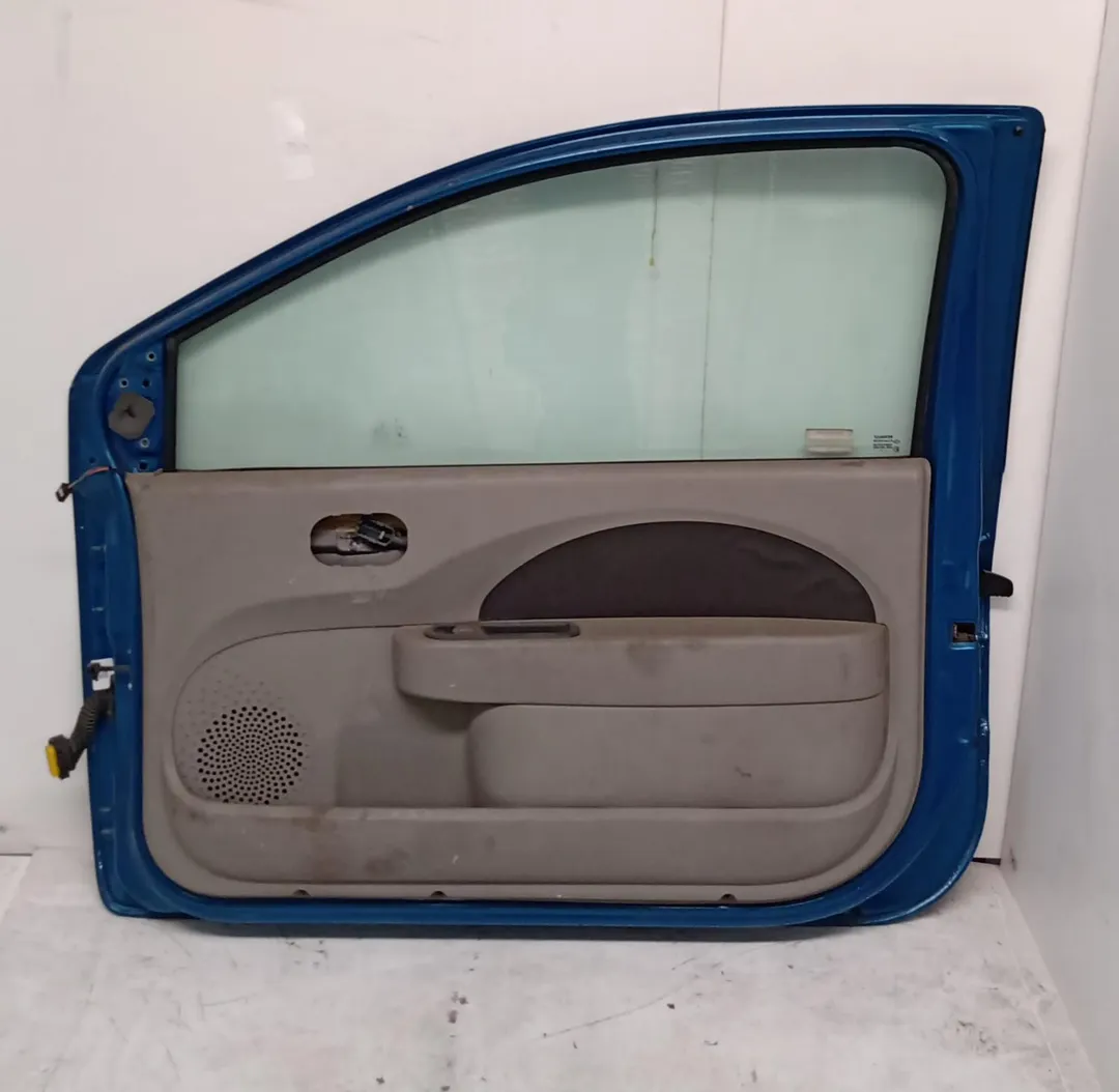 Porta anteriore destro