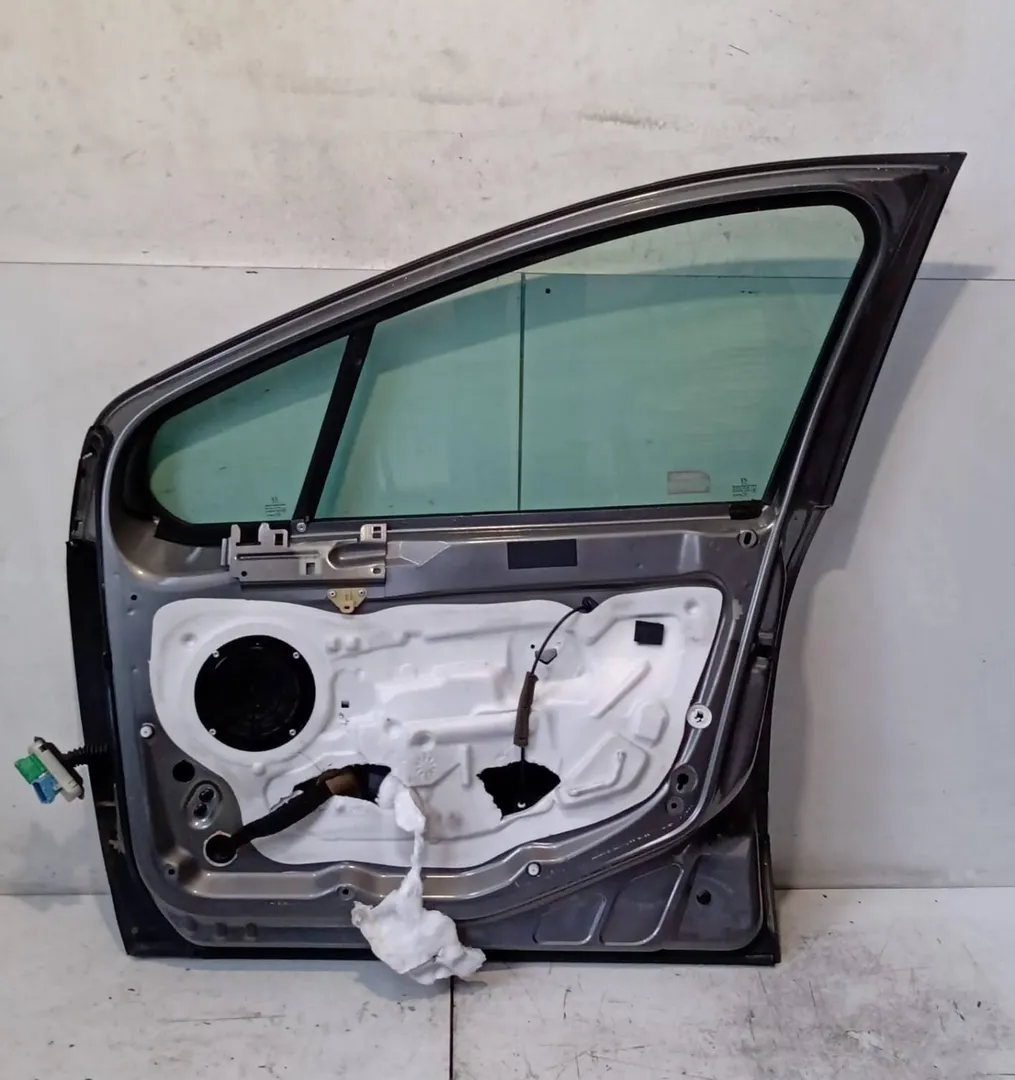Porta anteriore destro