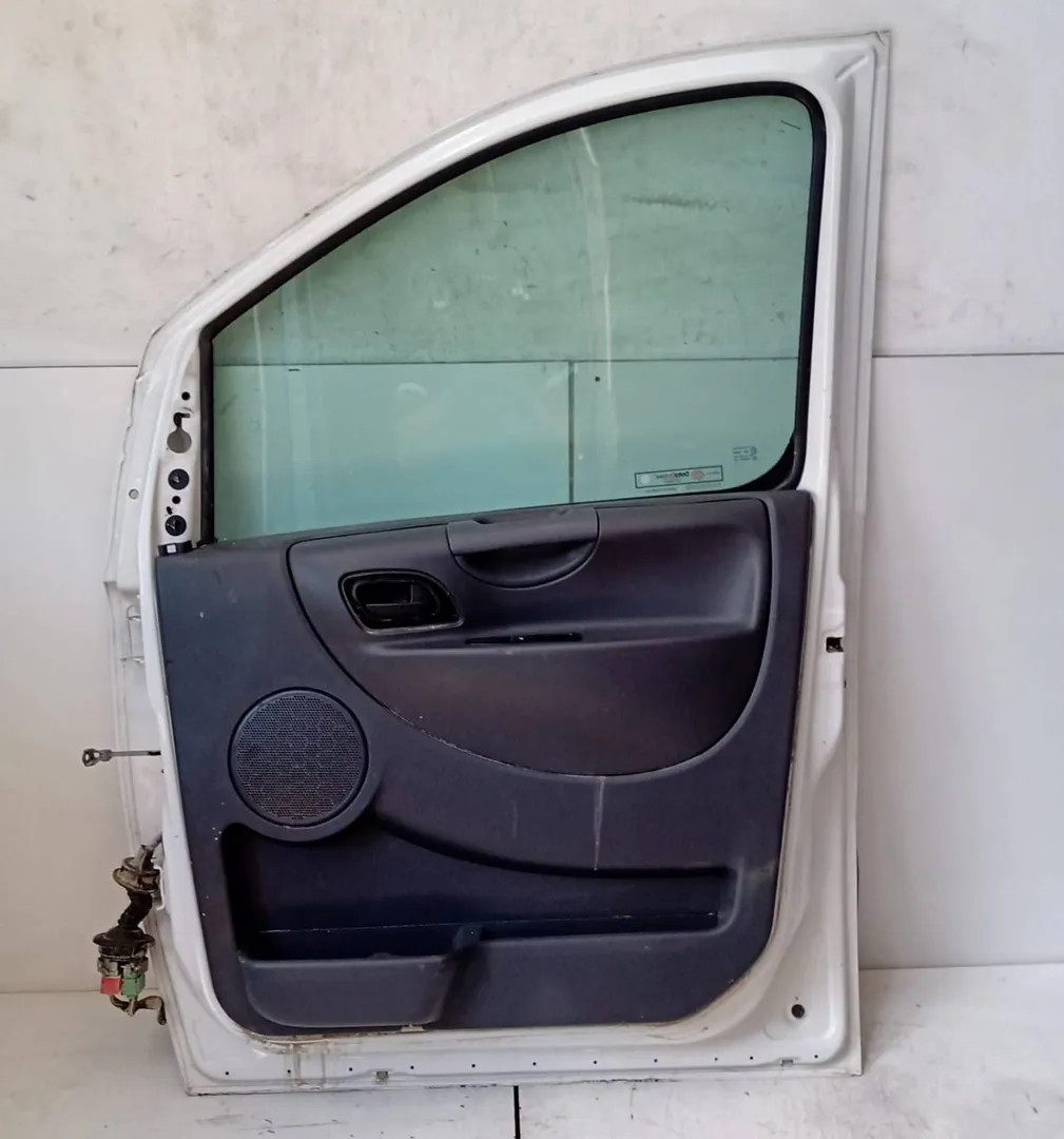 Porta anteriore destro