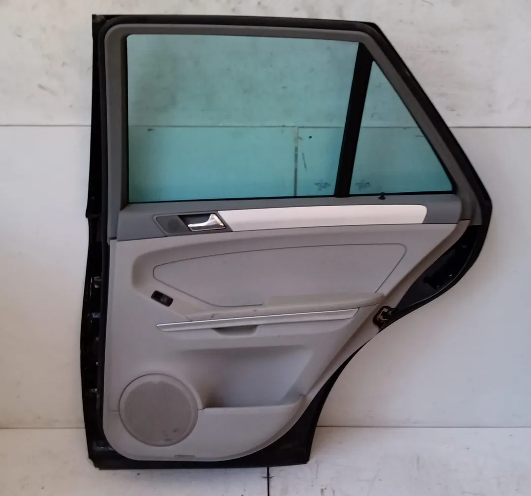 Porta posteriore destro