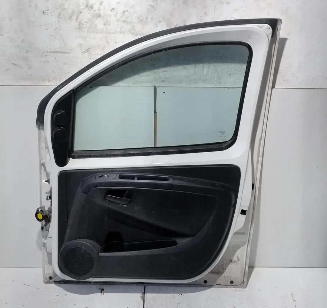 Porta anteriore destro