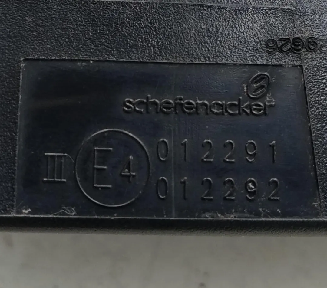 Specchietto retrovisore sinistro Specchietto retrovisore sinistro