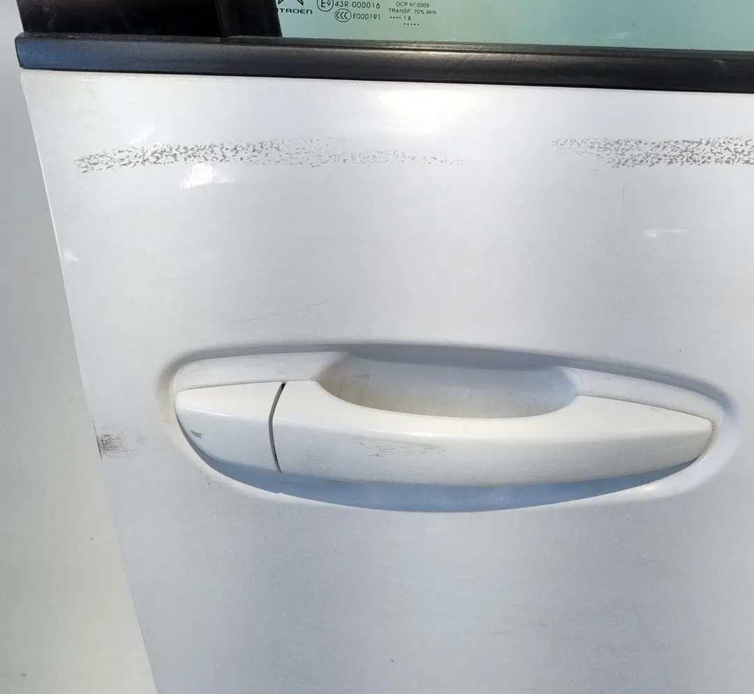 Porta anteriore destro