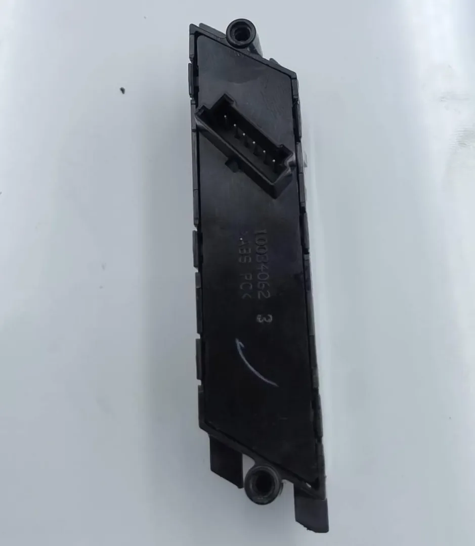 Blocco comandi regolazioni sedili pannello porta sinistro Blocco comandi regolazioni sedili pannello porta sinistro