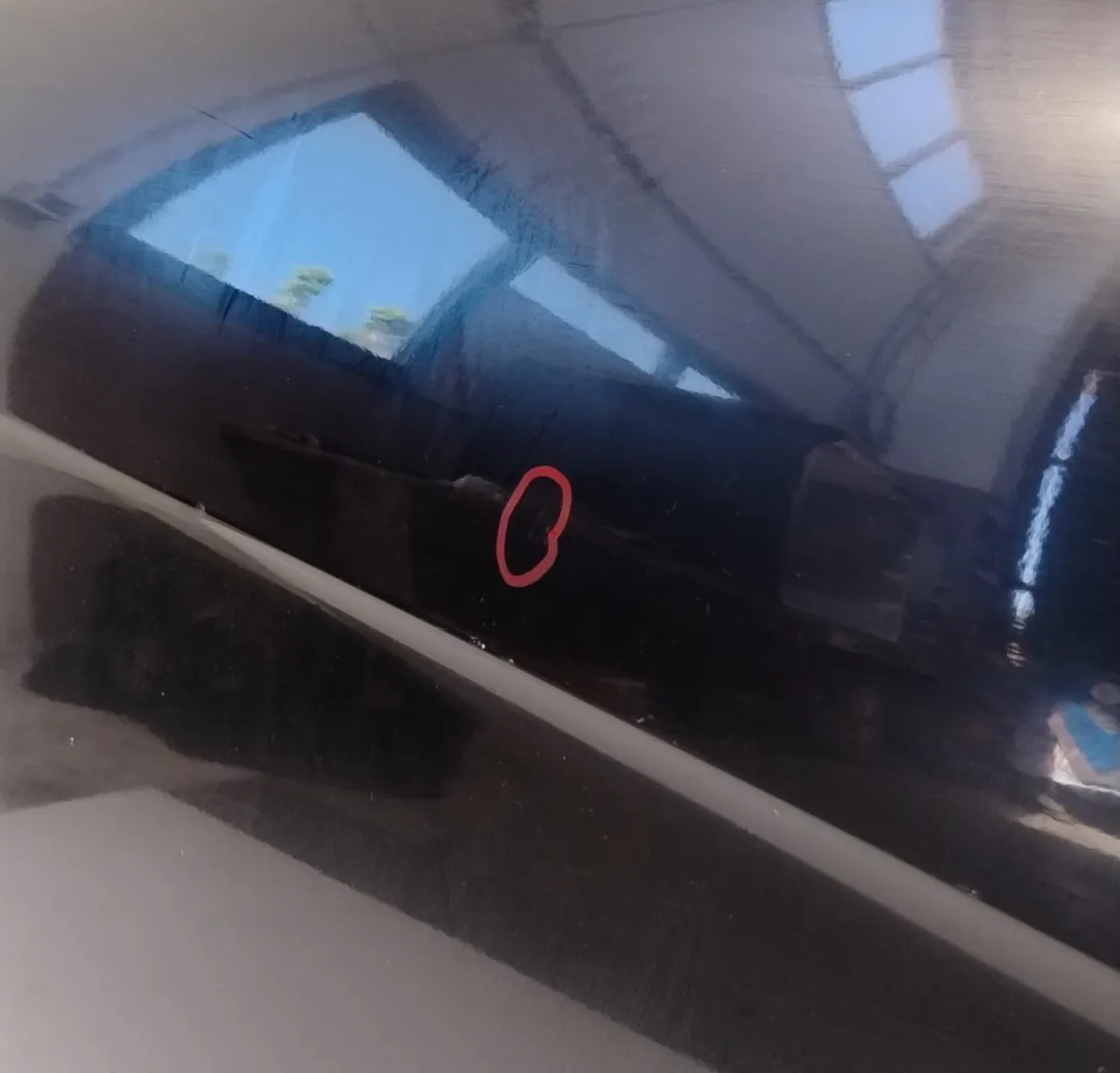 Porta anteriore destro