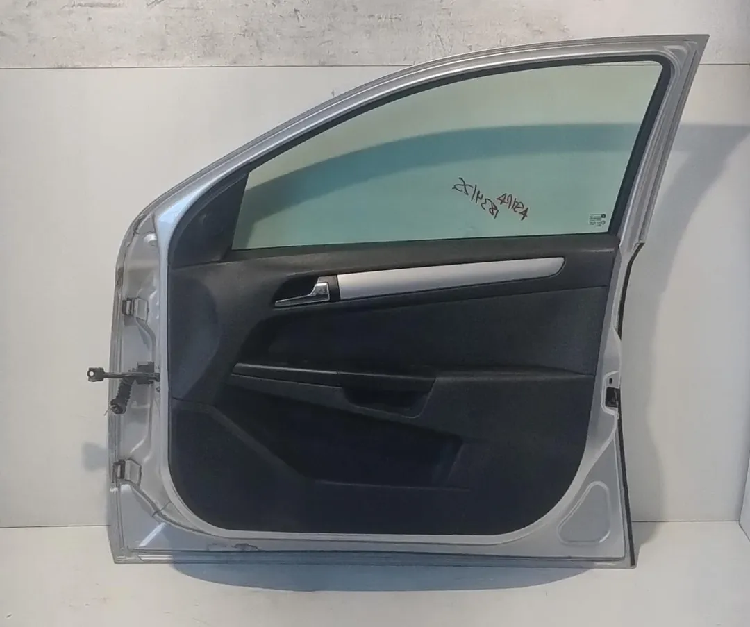 Porta anteriore destro