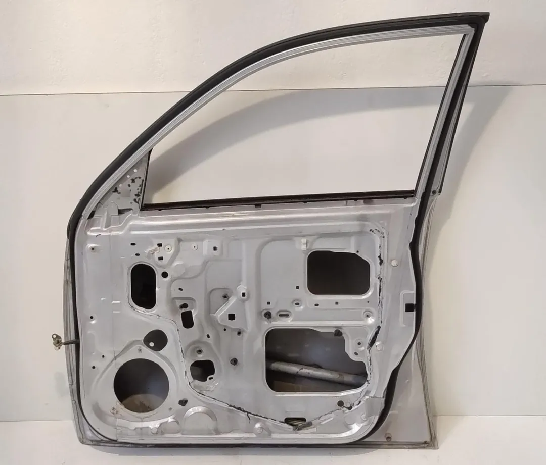 Porta anteriore destro