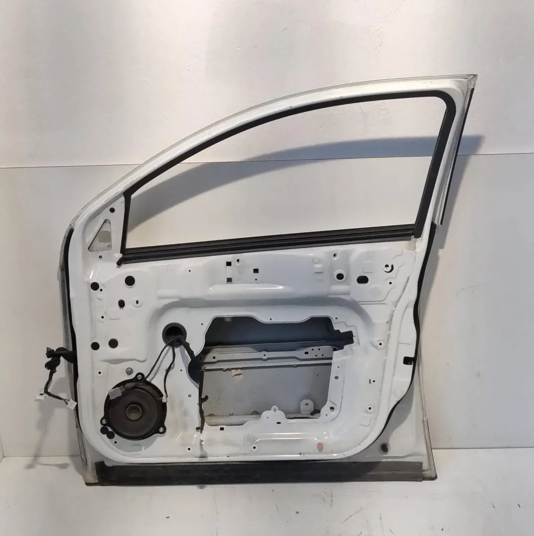 Porta anteriore destro