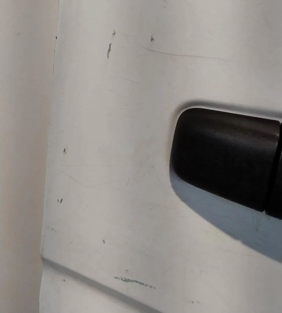 Porta anteriore destro